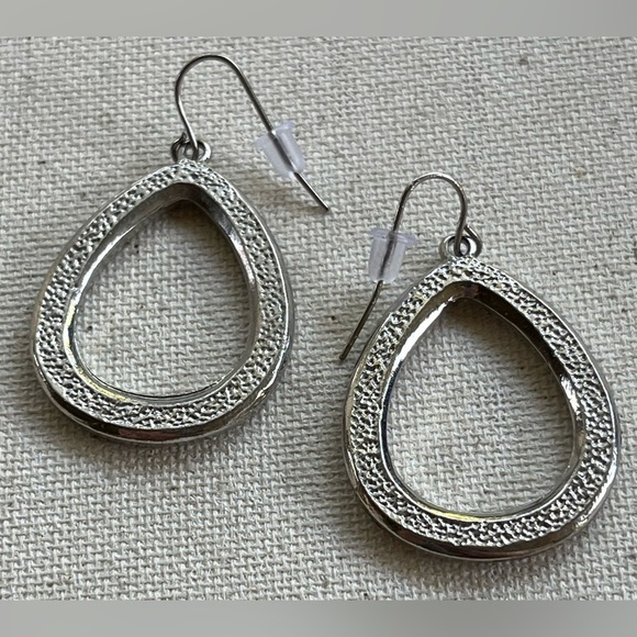 Sparkling Teardrop Crystal Earrings ✨ - Picture 4 of 4